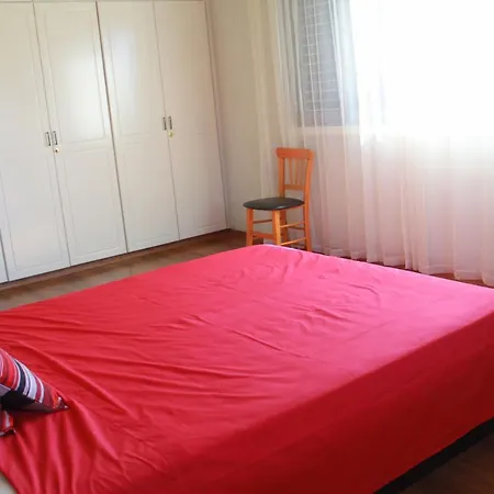 Luxury Upper-level House In Down Town *
